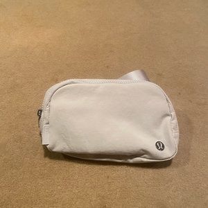 NWT Lululemon Everywhere Belt Bag in White Opal